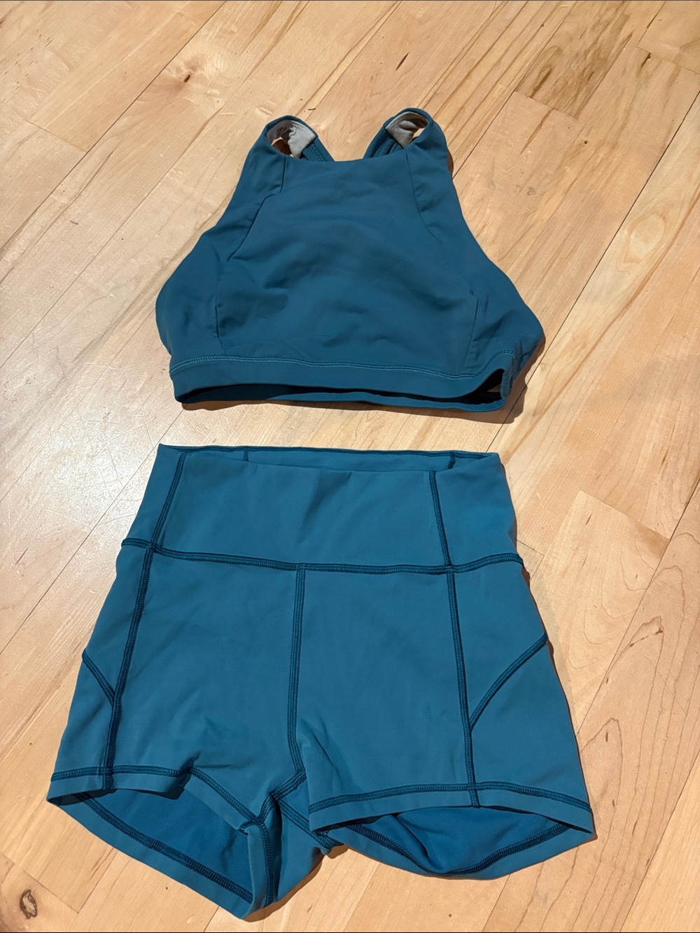 Lululemon Sz 4 Teal High-Neck Sports Bra and High-Waist Shorts Set